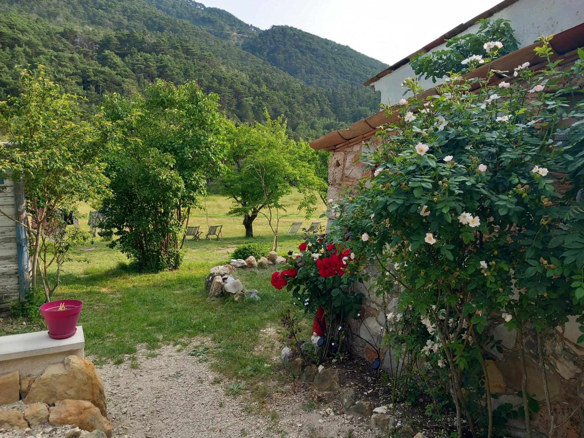 Gite La Mountagna Peyroules Exterior foto